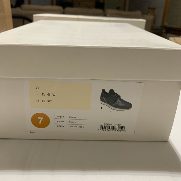 Deena Lace Up Sneakers💕NIB💕 - Picture 7 of 7